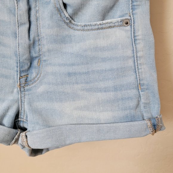 American Eagle Outfitters AEO Hi-Rise Shortie Rolled Cuff Light Wash Denim Short - Picture 7 of 16
